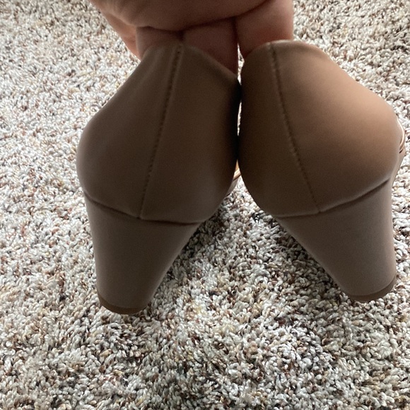 NWOT Kenneth Cole Reaction Nude Pointed Heel Wedge - Picture 6 of 10